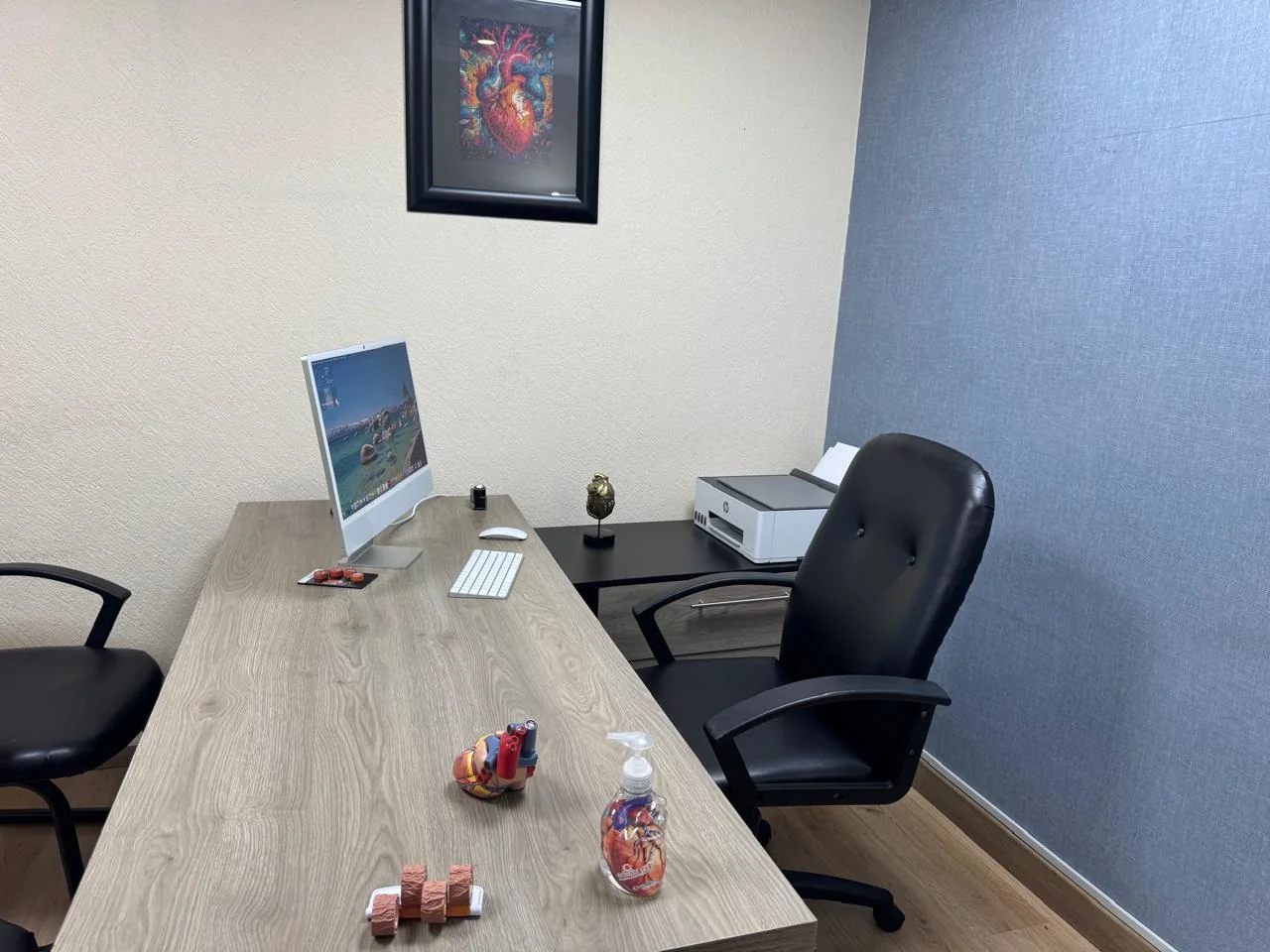 Área de valoración cardiológica dentro del consultorio